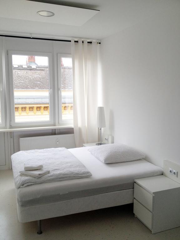 Business Hostel Wiesbaden One Екстер'єр фото